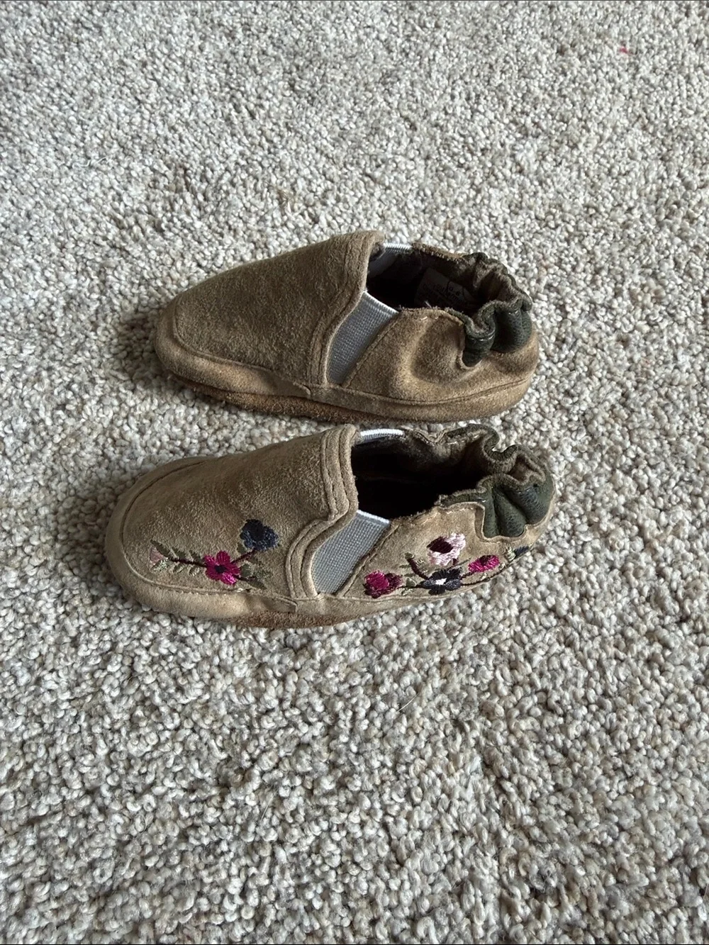 Robeez Baby Girl Aubrey‎ Brown Suede Slip-On Moccasins Walkers Floral Embroidery